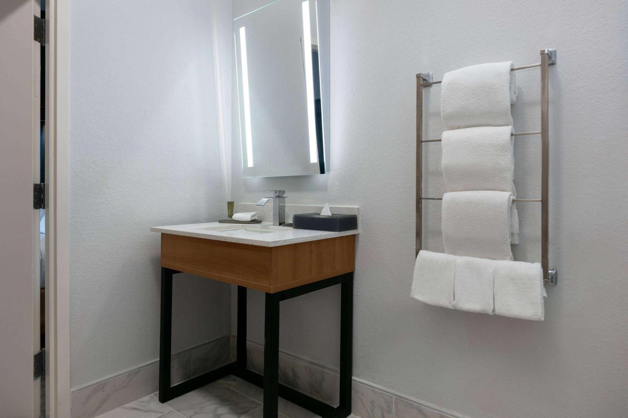 Hotel La Quinta & By Wyndham Ft Worth-burleson Burleson