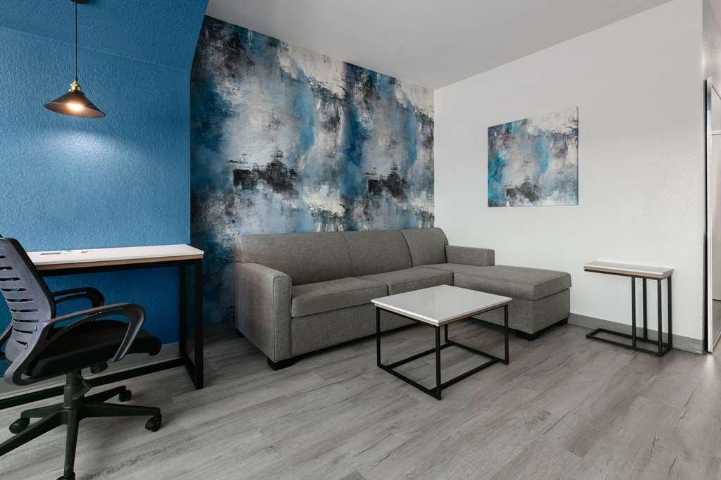 La Quinta & By Wyndham Ft Worth-burleson Hotel 3*